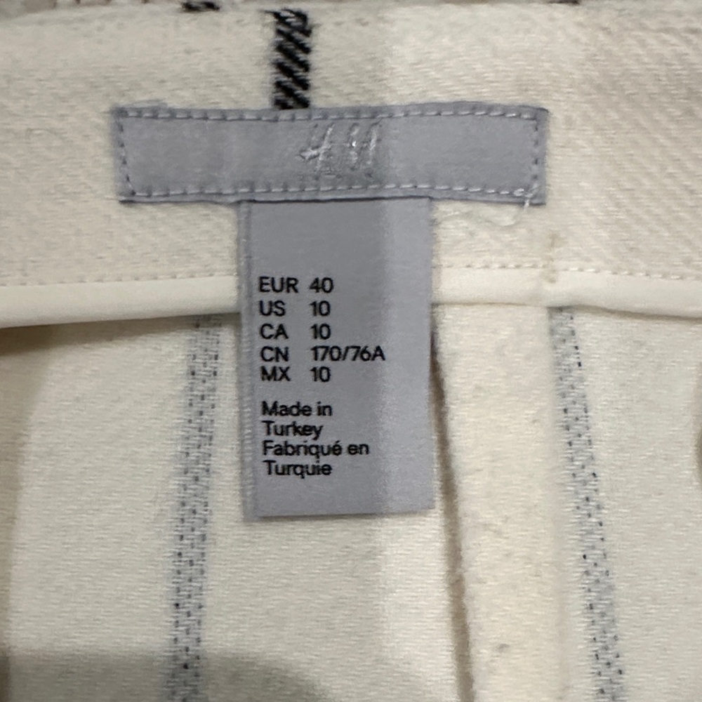 H&M Cream and Black Plaid Skirt - Picture 2 of 4